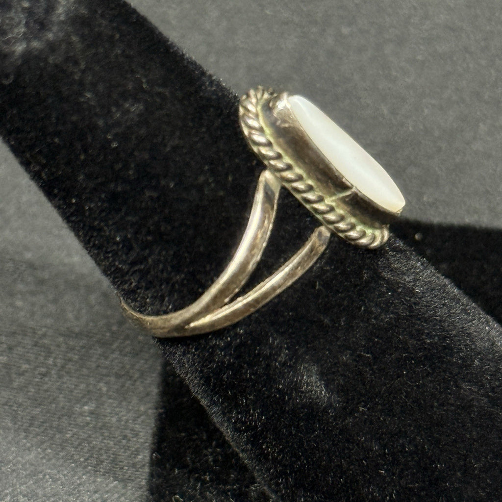 Native American Sterling Silver Ring Mother Of Pearl Signed B Size 4