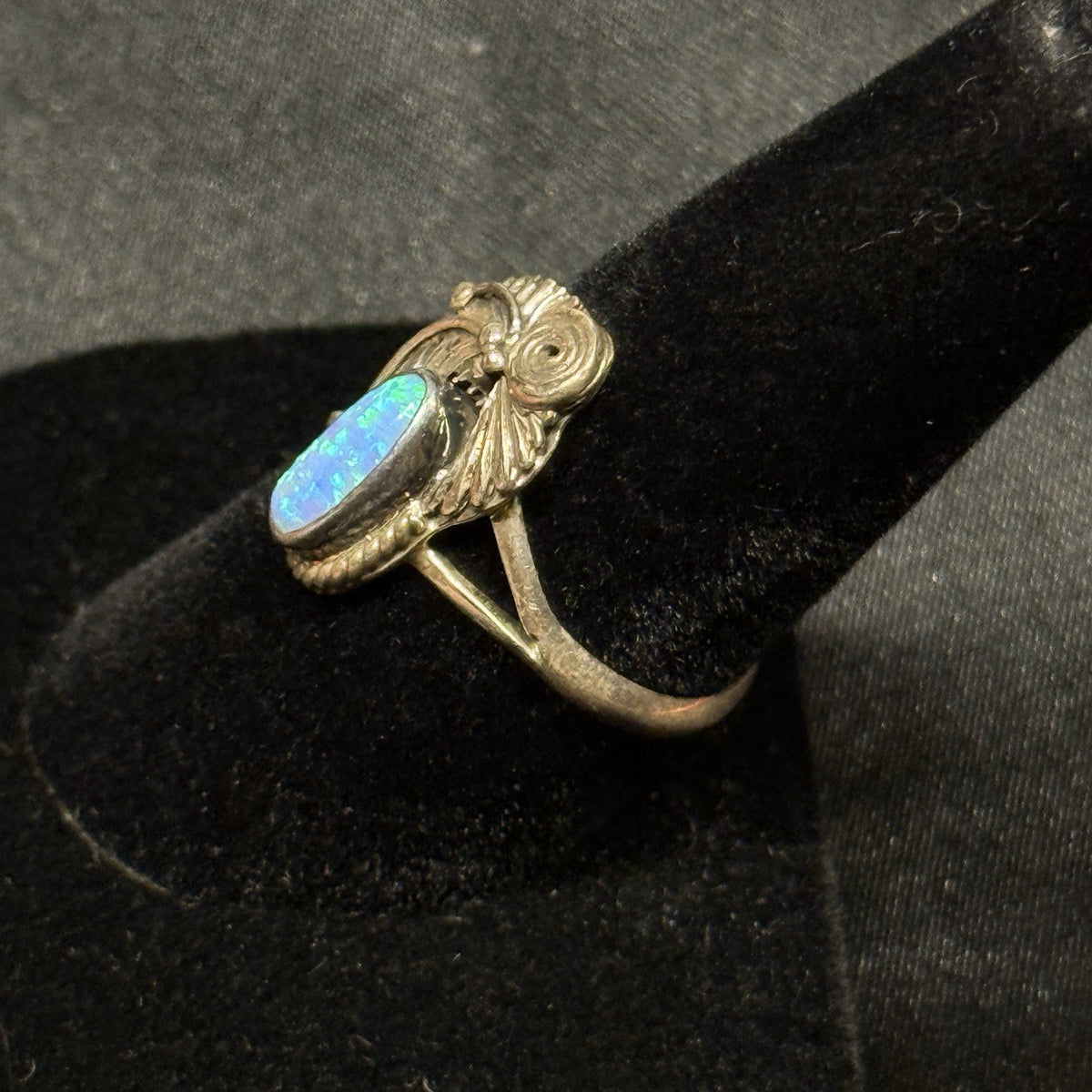 Native Running Bear Sterling Silver Ring Blue Fire Opal Signed RB Size 7.5