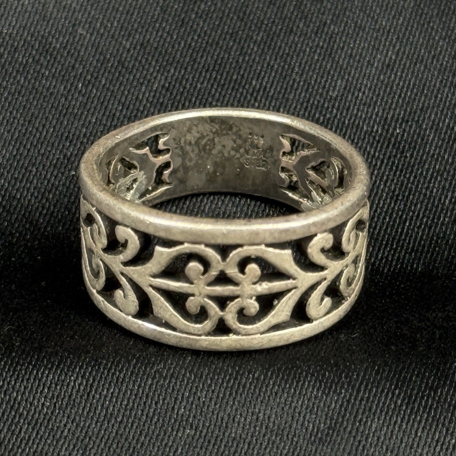 James Avery Sterling Ring Silver Retired Open Adorned Heart Scroll Band Size 5.5