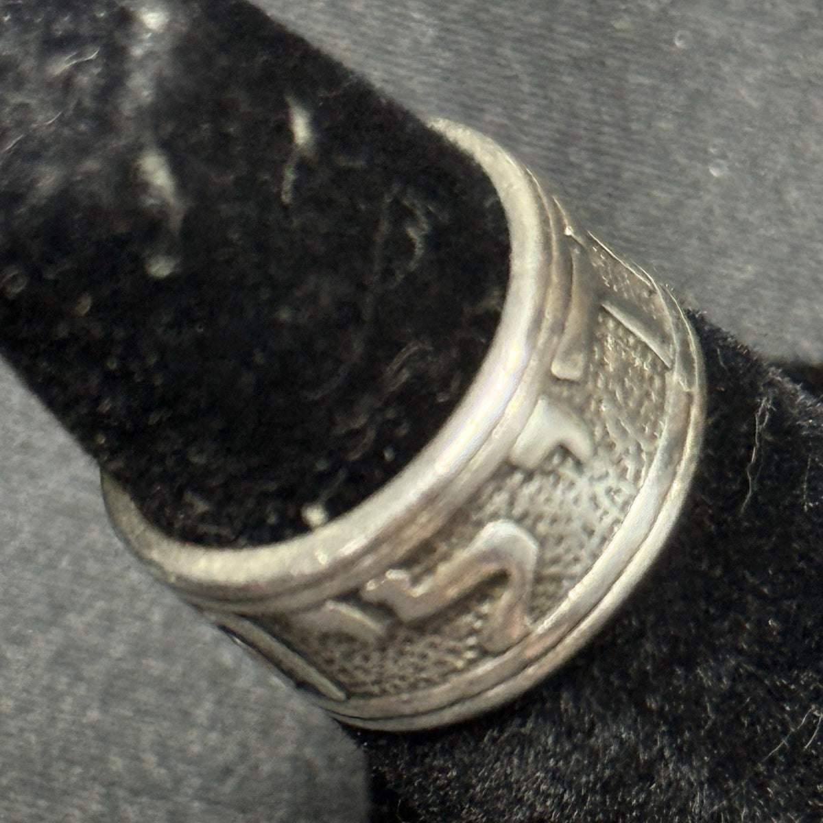Estate  James Avery Sterling Silver Song Of Solomon Thick Band Ring SZ 3 Small