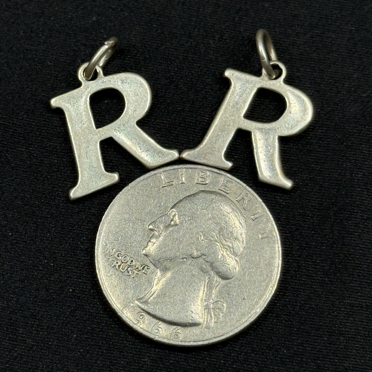 Estate Sterling Silver Sundancer Jewelry Co Letter R 925 Charm Pendant (1)