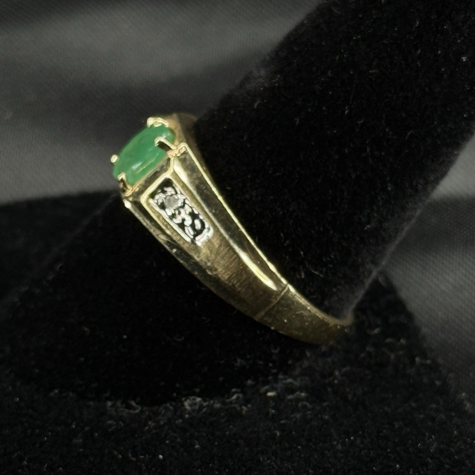 Estate 10K Gold Ring Green Emerald Diamond Size 10 .417