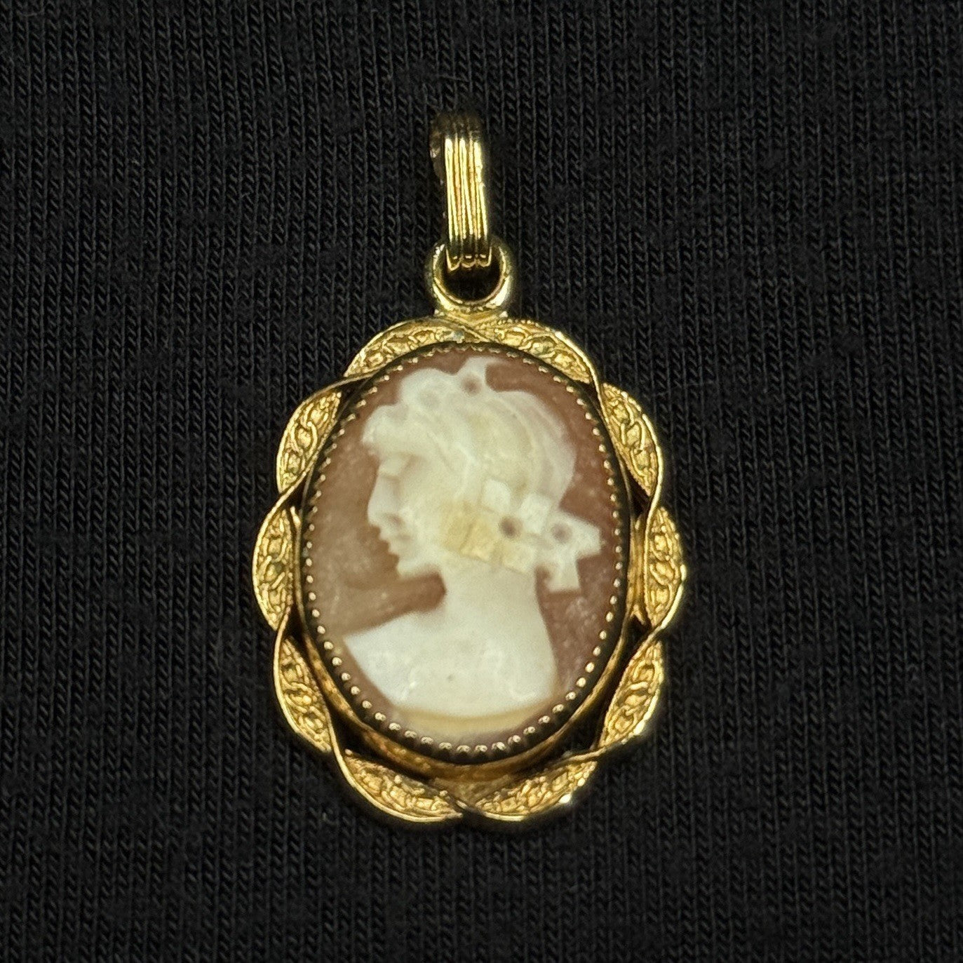 Estate Gold Filled Cameo Pendant  1/20 12k GF