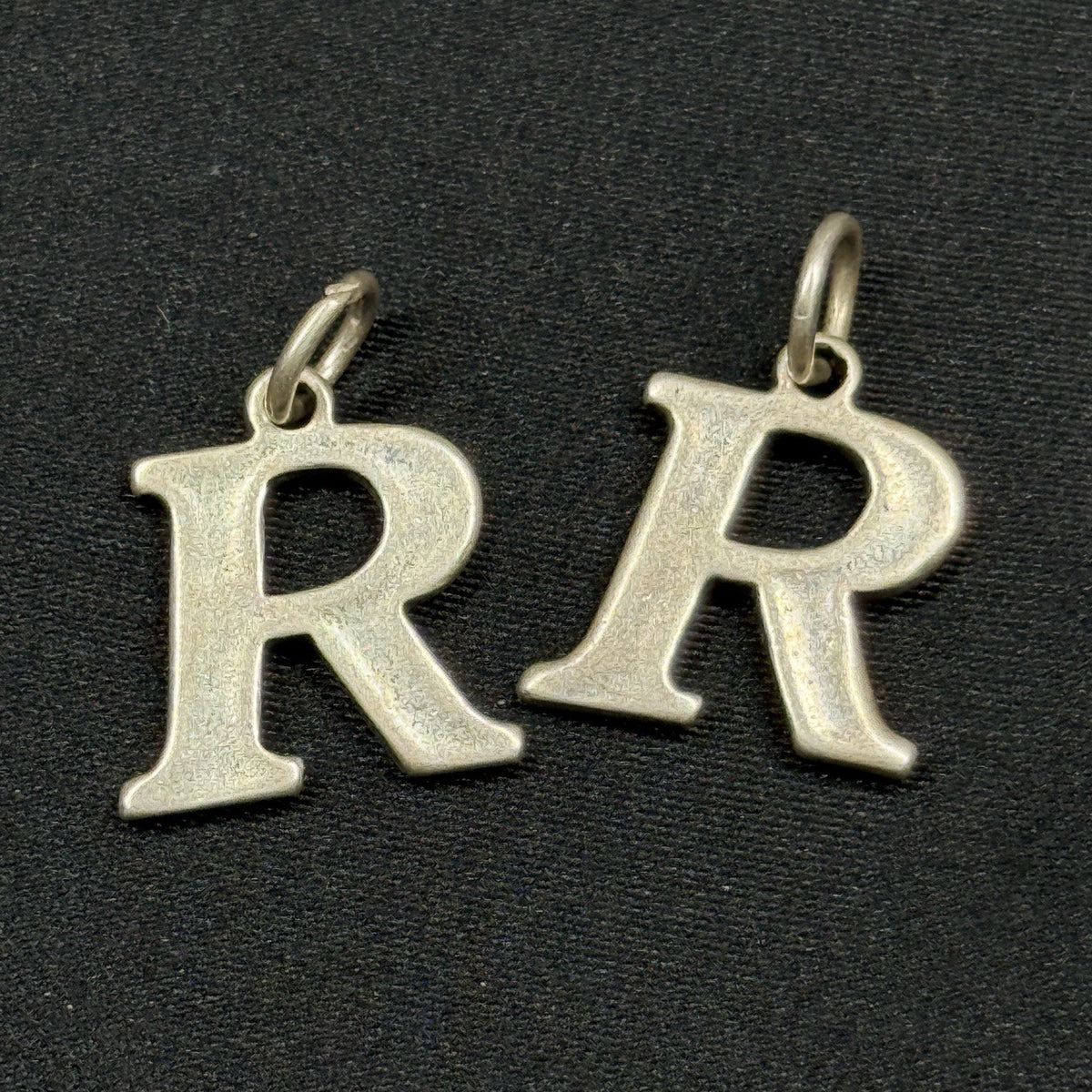 Estate Sterling Silver Sundancer Jewelry Co Letter R 925 Charm Pendant (1)