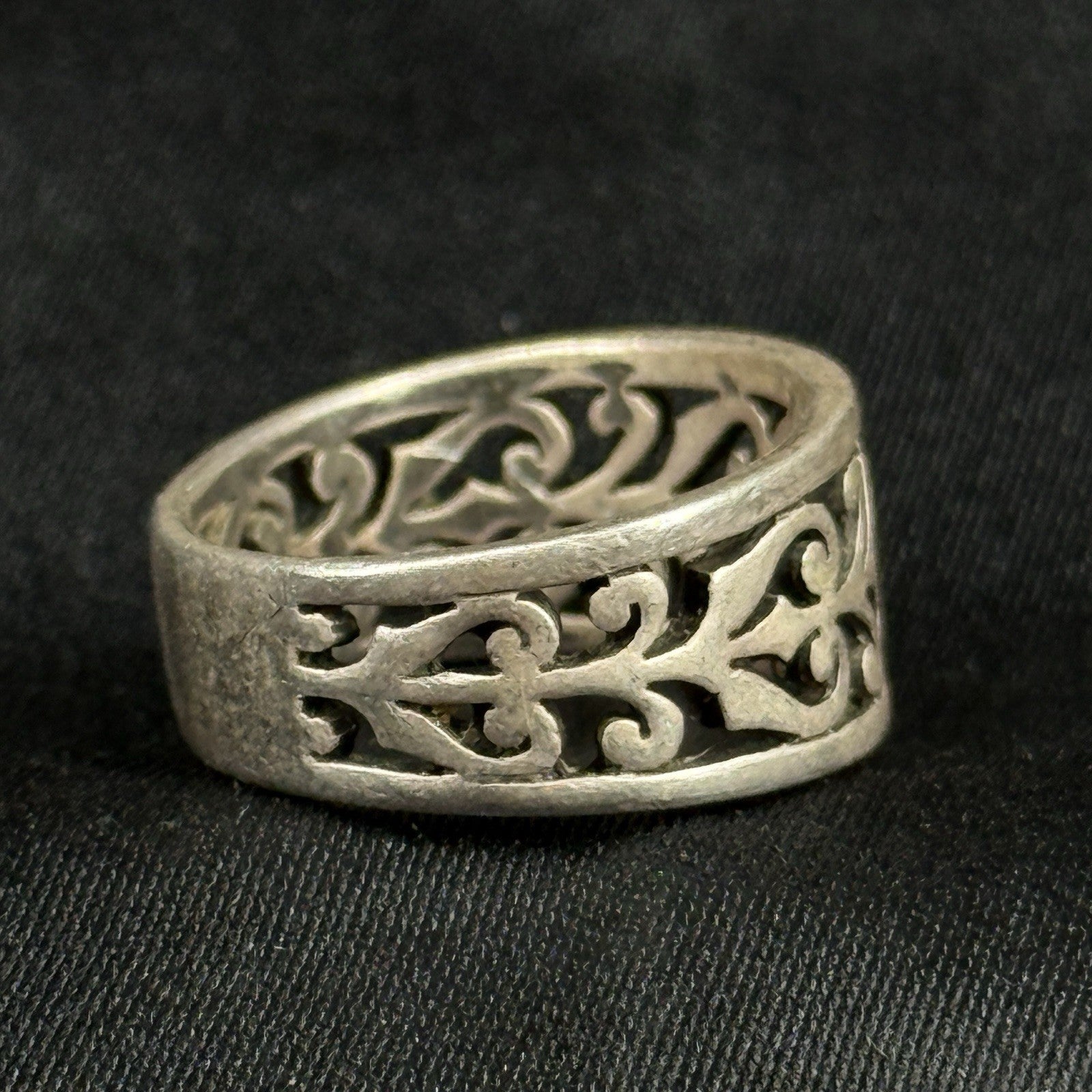 James Avery Sterling Ring Silver Retired Open Adorned Heart Scroll Band Size 5.5